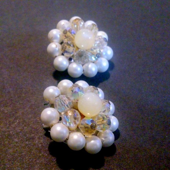 Vintage Faux Pearl AB Bead Cluster Clip Earrings - Picture 3 of 4